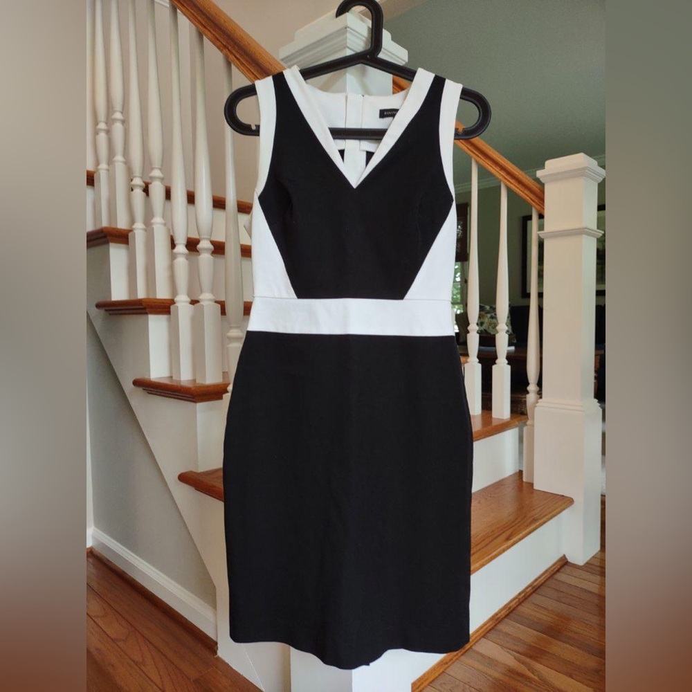Banana Republic - Black and White V Neck Sleeveless Dress - 6P